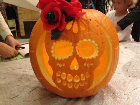 Jack O'Lantems Day Of The Dead Jack O Lantern, Gardening Small Spaces, Day Of The Dead Pumpkin, Jack O Lanter, Mexican Halloween, Souls Day, Artsy Ideas, Pumpkin Designs, Halloween Pumpkin Designs