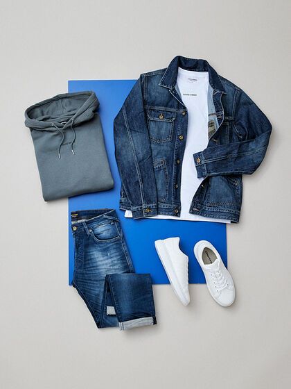 Jeans On Jeans, Mens Dress Shoes Guide, Looks For Men, Honey Pie, Jack And Jones, Mens Casual Outfits Summer, Denim Outfits, Mens Trendy Outfits, Geek Fashion