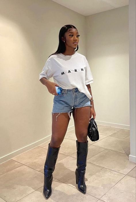 Tshirt And Boots Outfits, Shorts And Boots Outfits Fall, Jean Shorts Boots Outfit, Jean Shorts And Boots Outfit, Boots And Shorts Outfit Black Women, Jean Shorts With Boots, Shorts With Heels Outfit, Shorts And Boots Outfits, Boots And Shorts Outfit