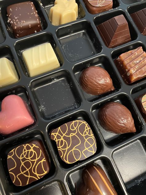 Chocolate Box Aesthetic, Valentines Chocolates Aesthetic, Valentines Day Chocolates Aesthetic, Heart Box Of Chocolates Aesthetic, Heart Box Of Chocolates, Vintage Valentine Chocolate Boxes, Vintage Chocolate Box Heart, Dessert Boxes, Valentine Chocolate