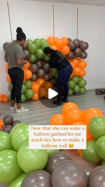 Baloon Wall, Baloon Garland, Balloon Hacks, Balloons Wall, Party Balloons Diy, Coming Out Party, Learning A New Skill, Balloon Clusters, Blowing Up Balloons