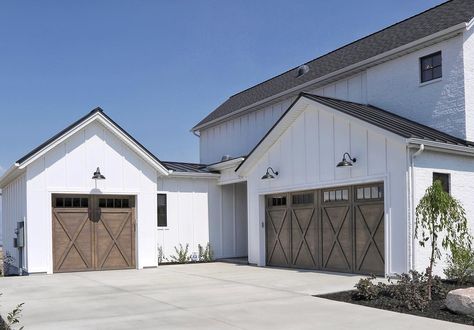 234 Likes, 5 Comments - Cyndy Aldred (@thecreativityexchange) on Instagram: “Last week I shared a close up of this gorgeous garage that saw during the #saltlakeparadeofhomes…” Wooden Garage Doors, Modern Garage Doors, Farmhouse Garage, Garage Door Styles, Farmhouse Exterior Design, Garage Door Design, Modern Garage, Modern Farmhouse Design, Modern Farmhouse Exterior