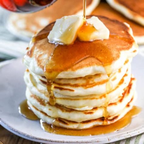 Perfectly Fluffy Pancakes - Spend With Pennies Pancakes Without Eggs, Homemade Pancakes Fluffy, Sour Cream Pancakes, Easy Homemade Pancakes, Homemade Pancake Mix, How To Cook Pancakes, Homemade Pancake Recipe, Delicious Pancakes, Wheat Pancakes