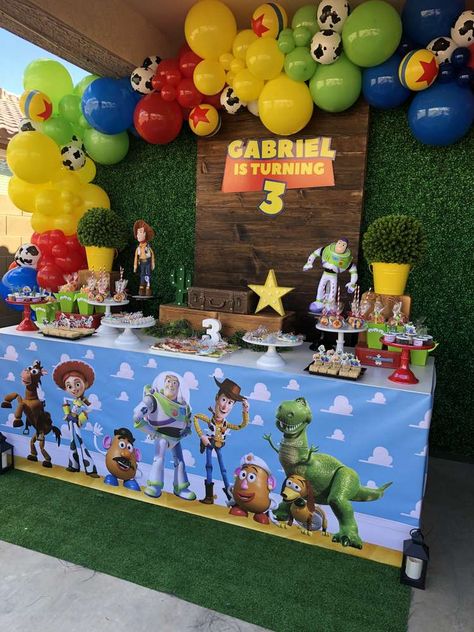 Toy Story Decorations, Toy Story Birthday Party Ideas, Toy Story Birthday Cake, Woody Birthday, Toy Story Party Decorations, 2nd Birthday Party For Boys, Toy Story Baby, Toy Story Theme, Toy Story Cakes