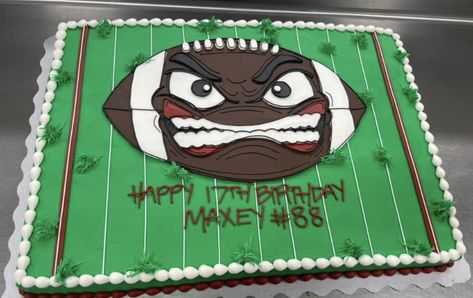 Football Sheet Cake Ideas, Football Sheet Cake, Football Field Cake, Football Cake Design, Sheet Cake Ideas, Rugby Party, Birthday Sheet Cakes, Happy 17th Birthday, Super Bowl Football