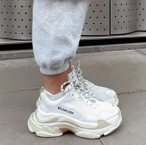 Balenciaga Triple S White, Fake Designer Bags, Balenciaga Sneakers, White Shoes Sneakers, Sole Sneakers, Hype Shoes, Balenciaga Shoes, Balenciaga Mens, Red Sneakers