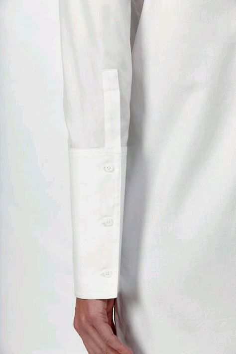 Detail Couture, Classic White Shirt, Shirt Detail, Design Textile, Clothing Details, Business Outfit, White Shirts, Mode Inspiration, Sleeve Detail