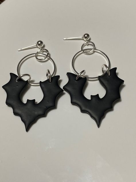 Black bats polymer clay earrings Goth Clay Earrings, Gothic Clay Ideas, Clay Artwork, Clay Stuff, Black Bat, Gothic Jewelry, Diy Clay, Air Dry Clay, Clay Creations