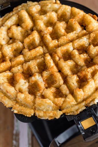 Tot Waffle, Tater Tot Waffle, Tater Tot Recipes, Waffle Maker Recipes, Waffle Recipe, Waffle Toppings, Brunch Menu, Waffle Iron, Waffle Recipes