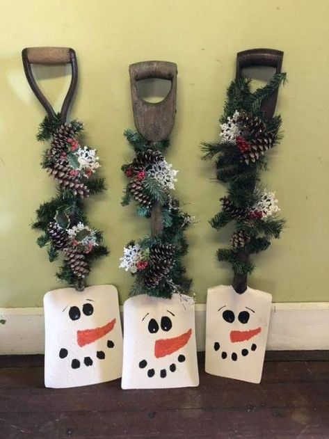 Snowman Shovel Painted, Shovel Decoration Ideas, Painted Shovels Ideas, Painted Shovels, Shovel Decor, Diy Snowman Crafts, Shovel Craft, Tool Crafts, Crafts To Try