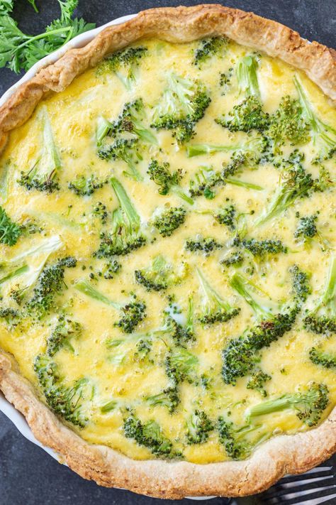 Broccoli Quiche Recipe (Foolproof Method) - Momsdish Beef And Broccoli Sauce, Broccoli Cheese Quiche, Asparagus Quiche Recipes, Broccoli Quiche Recipes, Spinach Quiche Recipes, Flaky Pie Crust Recipe, Asparagus Quiche, Broccoli Quiche, Quiche Recipes Easy