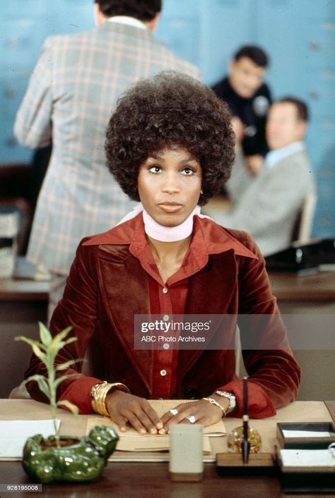 Teresa Graves, 70s Style Icons, 70s Black Women, Throwback Aesthetic, Abc Photo, Vintage Black Glamour, Black Femininity, Vintage Classics, Cute Cuts