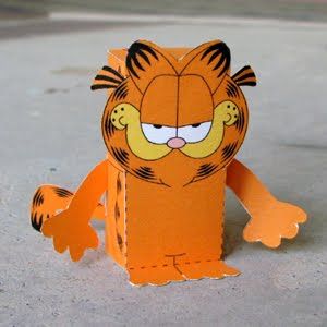 garfield-papercraft-toy Garfield Party, Garfield Birthday, Paper Toy Printable, Garfield Cartoon, Garfield Cat, Jim Davis, Birthday Gift Bags, Paper Toy, Valentine Box