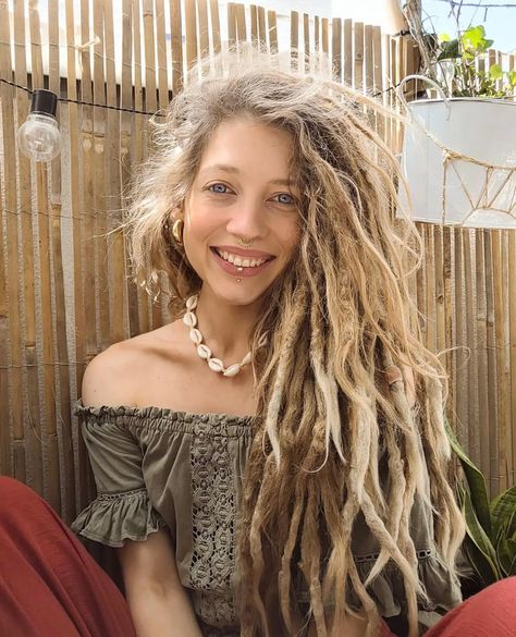 💛 ga.ostrowska 💛 . Bringing all the good vibes with my dreads and hippie style 🌻 Loving the carefree and adventurous spirit ✨ Spreading peace, love, and positivity everywhere I go 🌈✌🏼 #dreads #hippie #dreadgirl . #dreadlocks #dreadstyles #dreadstagram . #hippiechic #hippievibes #hippiesoul . @ga.ostrowska you rock girl! Keep spreading positive energy with your amazing style ✨❤️ #girlpower #hippielife Hippie Dreads, White Dreads, Dreadlocks Girl, Natural Dreads, Everywhere I Go, Dreads Girl, Hippie Lifestyle, Hippie Culture, Rock Girl