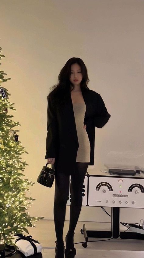 Jennie Kim Clothes, Dr Aesthetic, Jennie Instagram, Wallpaper 2023, Blackpink Outfits, Outfits Vestidos, Famous Outfits, Dress With Stockings, Style Inspiration Casual