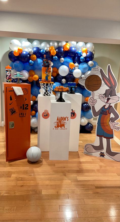 Space Jam Theme Birthday Party, Looney Tunes Birthday, Looney Tunes Party, Space Jam A New Legacy, Basketball Party, Basketball Birthday, Movie Birthday, 2 Birthday, Birthday Themes