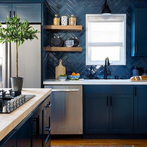 Herringbone Kitchen Backsplash, Blue Kitchen Ideas, Navy Blue Kitchen Cabinets, White Herringbone Tile, Herringbone Tile Backsplash, Herringbone Kitchen, Dark Brown Cabinets, Navy Blue Kitchen, Blue Kitchen Cabinets