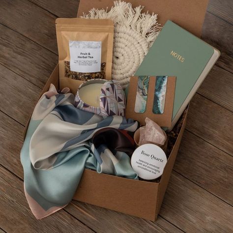 gift box for sister Gift Box For Sister, Mom Box, Mother In Law Birthday, Best Gift Baskets, Mom Gift Basket, Hygge Gifts, Gift Baskets For Women, Spa Gift Basket, Gift Boxes For Women