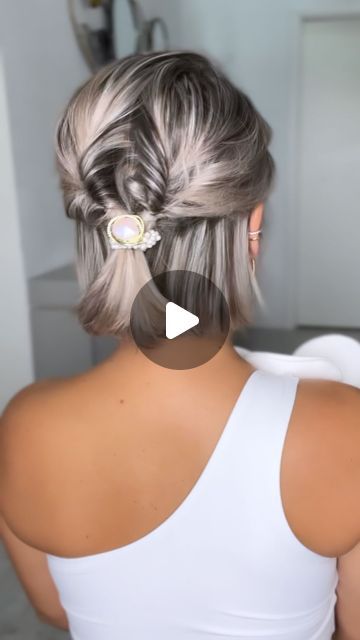 Topsy Tail Hairstyles, Tail Hairstyles, Topsy Tail, Bridal Hair Updo, Short Hairstyles For Thick Hair, Long Natural Hair, Hair Videos Tutorials, Short Hair Older Women, Hairstyles Medium