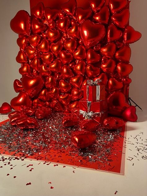 Valentine Day Party Decorations, Youth Valentines Party Ideas, Valentine's Day Balloon Decorations, Valentine Party Backdrop, Valentine’s Day Balloon Decor, Valentine's Day Photography, Diy Valentine Backdrop, Valentines Day Balloon Decorations, Holiday Party Photo Backdrop