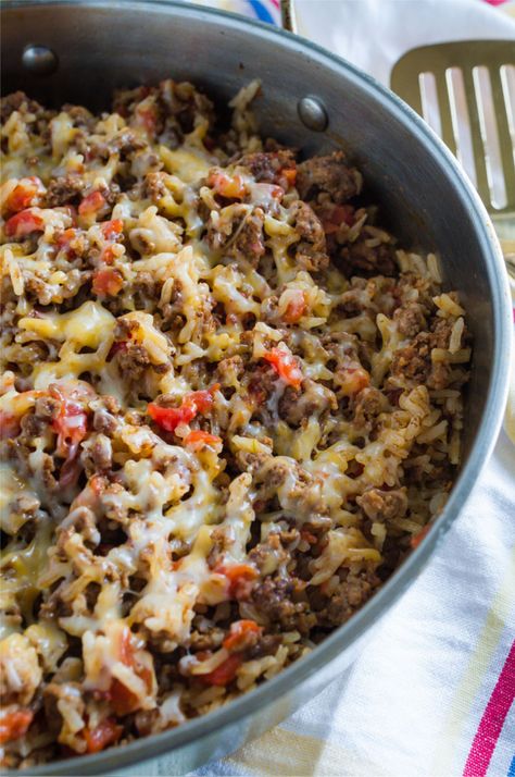 Porcupines in a Skillet - easy dinner ideas that your whole family will love. Porcupine Rice Ground Beef, Porcupine Casserole, Hamburger And Rice Recipes, Porcupine Meatballs, Easy Main Dishes, Hamburger Meat Recipes, Dinner With Ground Beef, Hamburger Meat, Hamburger Recipes