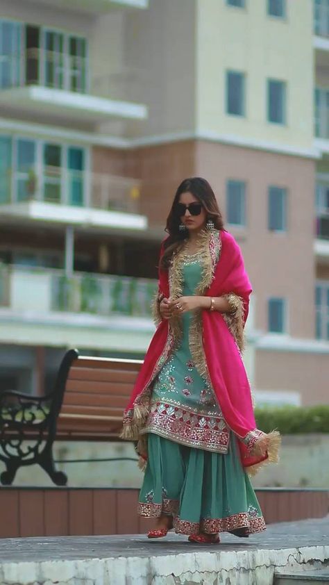 Designer Suits For Wedding, Punjabi Suits Party Wear, Punjabi Suits Designer Boutique, Indian Fashion Trends, Lehenga Designs Simple, Latest Bridal Dresses, Stylish Short Dresses, Indian Dresses Traditional, Simple Pakistani Dresses