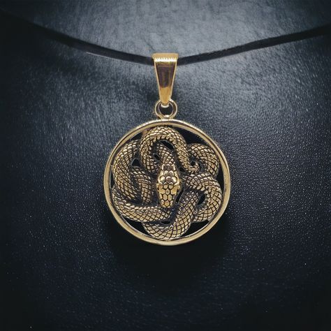 Astonishing snake pendant, unisex. Bronze or silver, with or without leather cord. Size - 1 inches / 2,6 cm Weight for bronze -  5,8 g. Weight for silver -  7,1 g. ✤ If you have any questions - feel free to ask! Snake Accessories Jewelry, Ouroboros Jewelry, Snake Jewellery, Snake Brooch, Butterfly Jewellery, Serpent Jewelry, Gothic Engagement Ring, Necklace Snake, Popular Necklaces