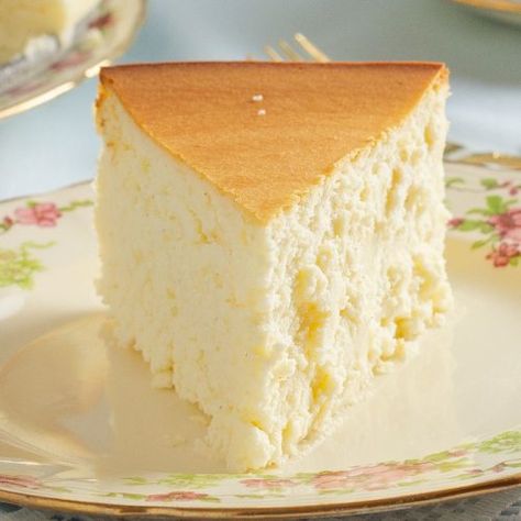 Tall and Creamy New York Cheesecake - Art and the Kitchen Chesse Cake, Delicious Cheesecake Recipes, Best Mac N Cheese Recipe, Cheesecake Recipes Classic, Best Mac And Cheese, Homemade Cheesecake, Popular Food, Easy Cheesecake Recipes, New York Cheesecake