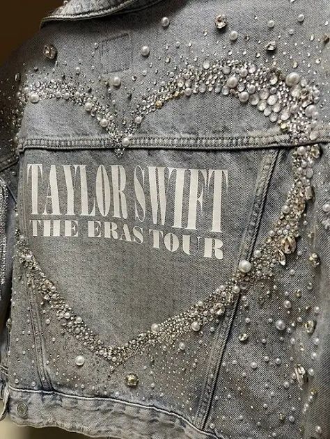 The Eras Tour Jean Jacket, Eras Tour Outfits Jacket, Jean Jacket Eras Tour, Eras Tour Jean Jacket Diy, Lover Aesthetic Taylor Swift Outfits, Eras Jean Jacket, Eras Tour Jacket Diy, Taylor Swift Daisy, Eras Tour Outfits Cold Weather