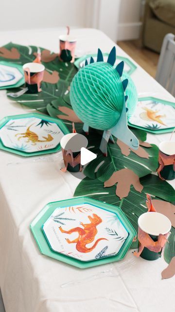 Shindig Party Goods ✹ Utah Party Rentals on Instagram: "Kids tables that are simple + so cute = perfection! 🦕🌿   PS the tablecloth, leaves, honeycomb dino, and giant footprint confetti are all part of our Dinosaur Party collection 🥳 available now!" Dinosaur Table Setting, Kids Tables, Party Goods, Dino Birthday, Kid Table, Dinosaur Party, Party Rentals, Best Part Of Me, Honeycomb