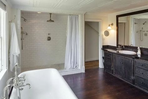 Celebrity Bathrooms, Open Showers, Colonial Farmhouse, Hm Home, Small Remodel, Renee Zellweger, Boho Farmhouse, Celebrity Houses, Farmhouse Bathroom