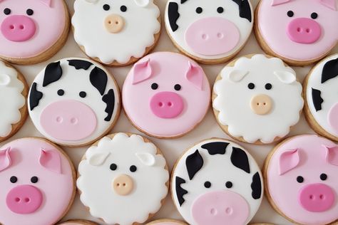 Charlotte’s Web Cookie Ideas- Pig, Sheep, & Cow Moo Moo I'm Two Birthday, Animal Fondant, Design Cookies, Cookies To Make, Two Birthday, Fondant Cupcake Toppers, Charlotte's Web, Moo Moo, Fondant Cupcakes