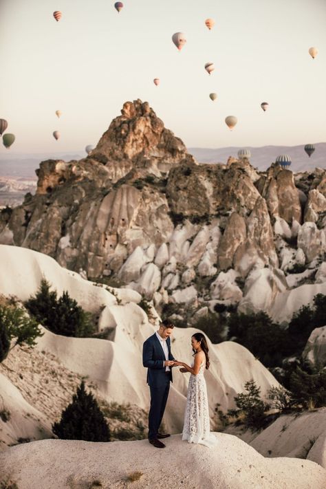 This vow exchange at the Turkey hot air balloon festival gives new meaning to an 'epic elopement!' With a camel ride through the city. Turkey Wedding, Air Balloon Festival, Hot Air Balloon Festival, Museum Hotel, Cappadocia Turkey, Romantic Proposal, Best Honeymoon, Marriage Proposals, Adventure Elopement