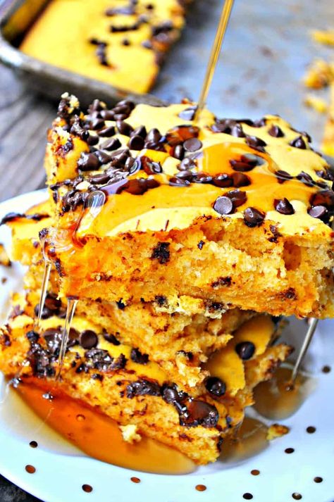 Vegan and refined sugar free, these pumpkin chocolate chip sheet pan pancakes are baked all at once in a sheet pan, and they are so darn fluffy! Pumpkin Chocolate Chip Pancakes, Rabbit And Wolves, Sheet Pan Pancakes, Pan Pancakes, Pumpkin Doughnut, Pumpkin Pancake Recipe, Pancake Cake, Pumpkin Chocolate Chip, Chocolate Chip Pancakes