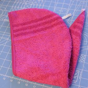 Totally Rad Crafts: Hair Towel Tutorial Hair Towels Wraps, Hair Towel Tutorial, Hair Towel Pattern, Hair Towel Wrap, Diy Towels, Hair Turban, Towel Crafts, Towel Wrap, Techniques Couture