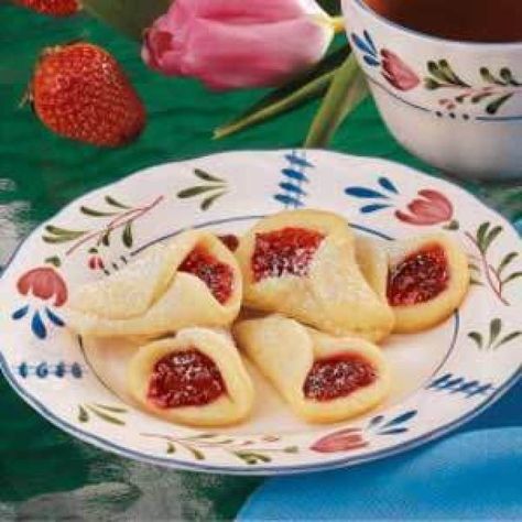 Strawberry Lilies Recipe Wedding Bell Cookies, Bell Cookies, Strawberry Wedding, Wedding Strawberries, Dessert Platter, Strawberry Preserves, Wedding Sweets, Festive Cookies, Prize Winning