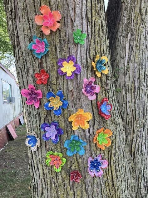 Re-purpose, Re-use, Recycle 🌎♻️💚 | I made these flowers out of 2 l and pop bottles | Facebook Big Kid Crafts, Memory Garden, Halloween Houses, Montessori Lessons, Plastic Bottle Flowers, Senior Project, Plastic Bottle Crafts, Recycled Projects, Diy Yard