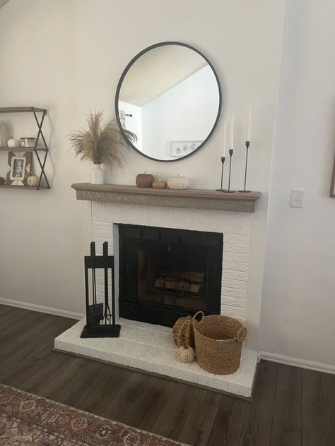 Round Mirror Living Room, Modern Fireplace Decor, Above Fireplace Decor, Chimney Decor, Farmhouse Mantle Decor, Farmhouse Fireplace Decor, Living Room Transitional, Fireplace Mantle Decor, Fireplace Mantel Decor