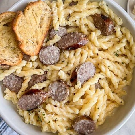 Leftover Bratwurst Pasta Recipe - Seanna's Kitchen Bratwurst Pasta Recipes, Brats Dinner Ideas, Leftover Bratwurst Recipes, Leftover Brats Recipes, Brat Pasta, Leftover Bratwurst, Leftover Brats, Grilled Brats, Brats Recipes