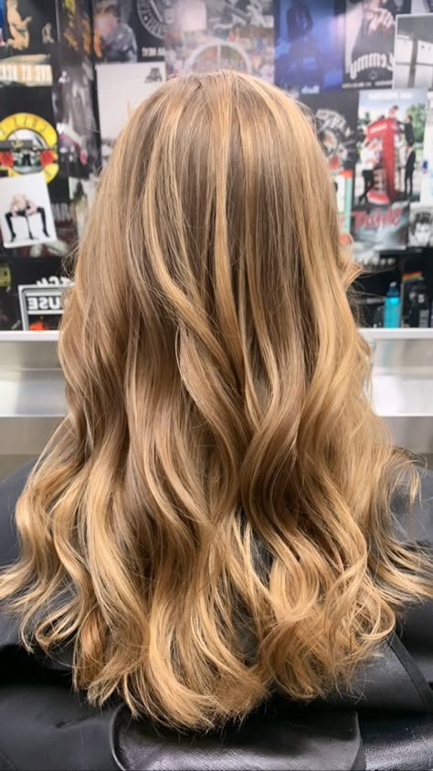 Dirty Blonde Inspo Hair, Caramel Blonde Hair, Warm Hair Color, Balayage Blond, Strawberry Hair, Golden Blonde Hair, Dyed Blonde Hair, Caramel Blonde, Hair Streaks