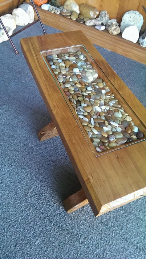 Rock Collection Display, Summer Mantle Decor, Rock Decor, Summer Decorating Ideas, Stone Crafts, Summer Decorating, Resin Table, Handmade Home Decor, Displaying Collections