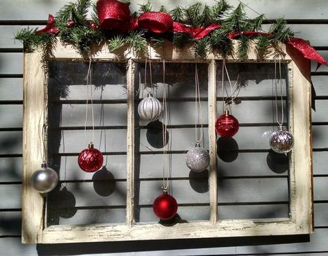 Window Pane Christmas Decor, Rustic Window Frame Decor, Christmas Picture Frames, Neutral Christmas Decor, Christmas Centers, Christmas Tree Decorating Themes, Diy Christmas Ornaments Easy, Christmas Window Decorations, Christmas Favorites