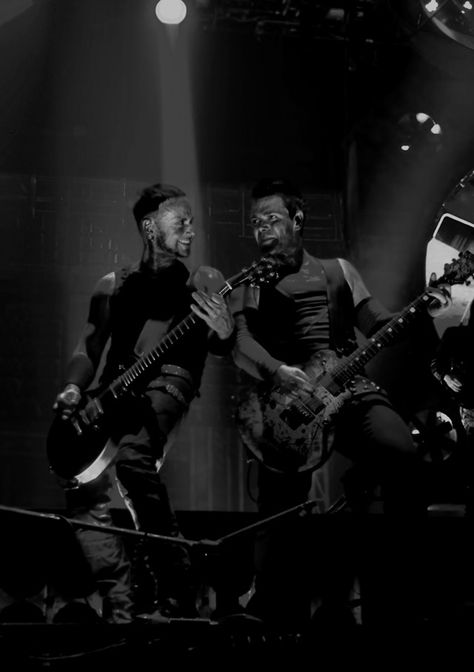 Richard And Paul Rammstein, Rammstein Wallpapers, Paul Kiss, Richard Z Kruspe, Richard Kruspe, Heavy Metal Rock, Till Lindemann, Poor Posture, Concert Photography