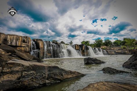 Poi Waterfall or it's often called Namtok Poi is located in North Dakota state, Thailand. Phitsanulok, Tourist Places, Best Sites, Famous Places, Historical Place, Mountain View, Niagara Falls, Trekking, Thailand