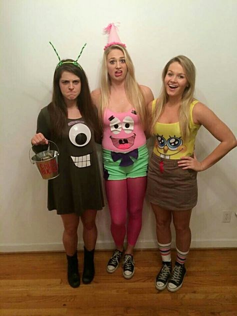 DIY Spongebob & Patrick Star costume Spongebob And Patrick Costumes, Diy Spongebob, Nerd Halloween Costumes, Disney Kızları, Spongebob Costume, Diy Group Halloween Costumes, Easy College Halloween Costumes, Popular Halloween Costumes, Spongebob And Patrick