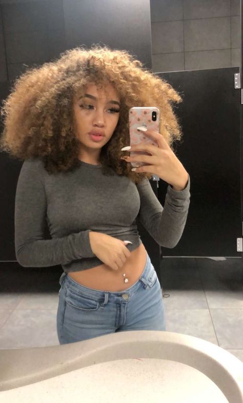 Yasmeen Nicole, Dyed Curly Hair, Thick Curly Hair, Dyed Hair Inspiration, Dyed Natural Hair, October 19, Black Natural Hairstyles, Short Curly Hair, Light Hair