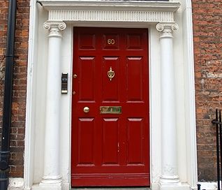 Be very careful when painting your door red as it's not ALWAYS lucky! You don't want to inadvertently activate misfortune. Also, red is a very, VERY yang colour so a little goes a long way! White Colonial, Red Front Door, Porch Doors, English Country Decor, Georgian Architecture, Exterior Paint Colors For House, Home Salon, Front Door Design, Front Door Colors