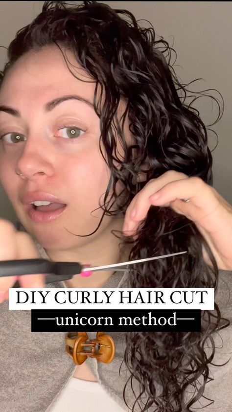 Double Unicorn Haircut Curly Hair, How To Cut My Curly Hair Myself, Diy Haircut Curly Hair, How To Layer Curly Hair Yourself, Diy Curly Haircut At Home, Curly Hair With Bangs Round Face, Diy Short Curly Haircut At Home, Curly Haircut Diy, Curly Haircut At Home