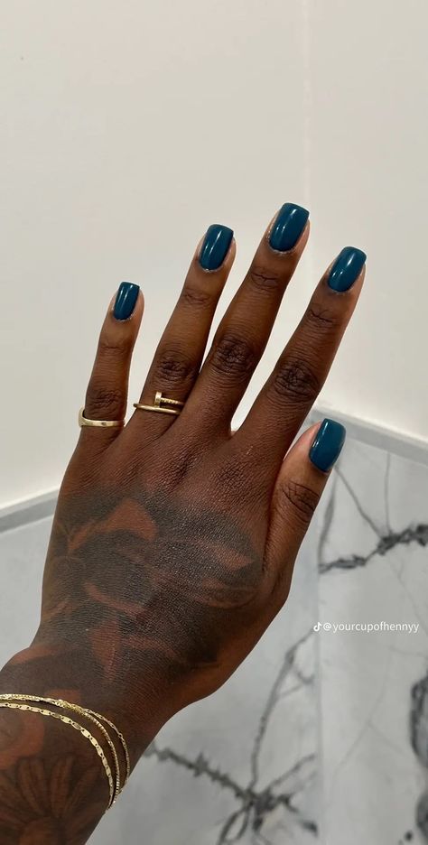 Short Nails On Dark Skin, Cute Toe Nail Colors, Gel Nails Black Women, Dark Square Nails, Solid Nail Ideas, Dark Skin Nails, Short Classy Nails, Old Money Nails, Money Nails