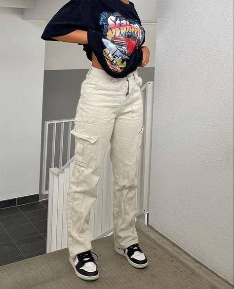 Black Cargo Pants Outfit Baddie, Killa Fashion, Girls Cargo Pants, Baggy Outfits, 80s Outfits, Sketches Fashion, Cargo Outfit, Look Legging, Design Outfit